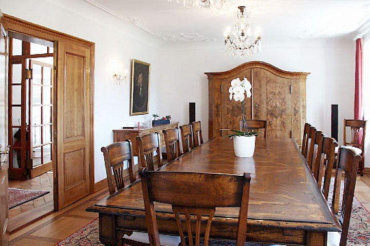 Im grossen Esszimmer «Rittersaal».